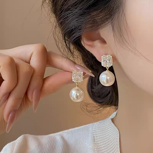 Retro Pearl Ear Droplet
